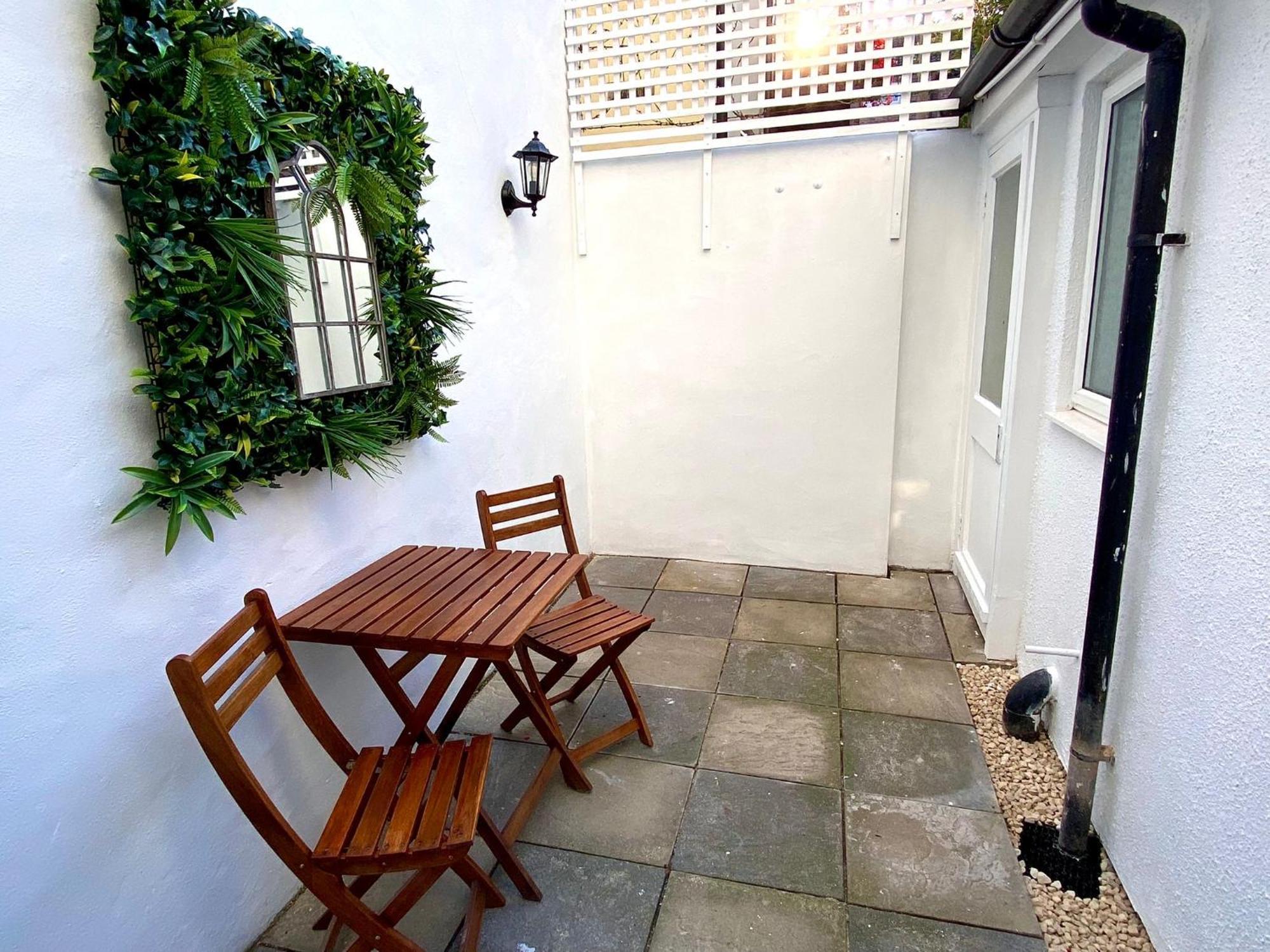 Kemptown Courtyard Apartment Brighton Exterior photo
